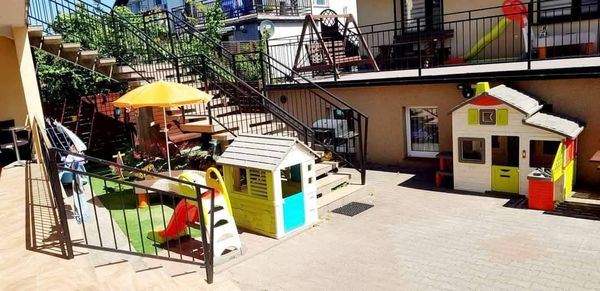 Budynek i otoczenie